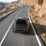 Lexus RZ 450e ufficiale: SUV elettrico con One Motion Grip e 400 km di autonomia 10