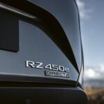 Lexus RZ 450e ufficiale: SUV elettrico con One Motion Grip e 400 km di autonomia 8