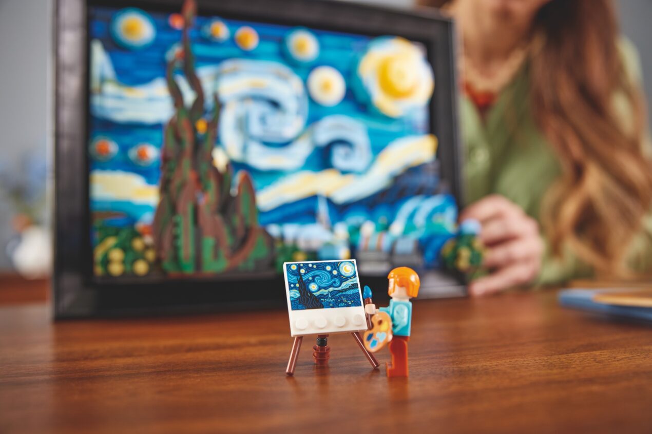 LEGO rende omaggio a van Gogh con un set LEGO IDEAS e riapre lo Store Oriocenter