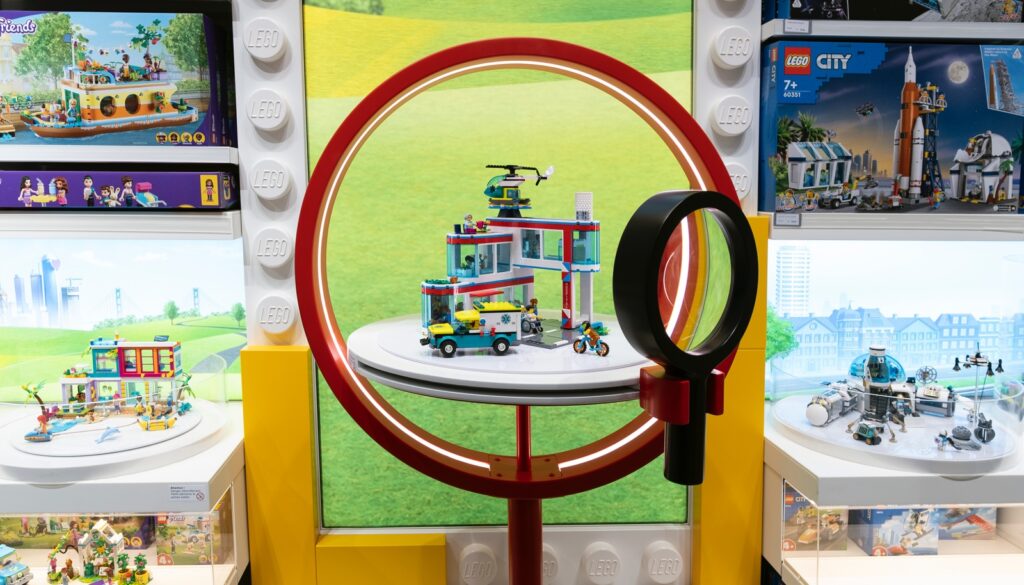 LEGO rende omaggio a van Gogh con un set LEGO IDEAS e riapre lo Store Oriocenter 4