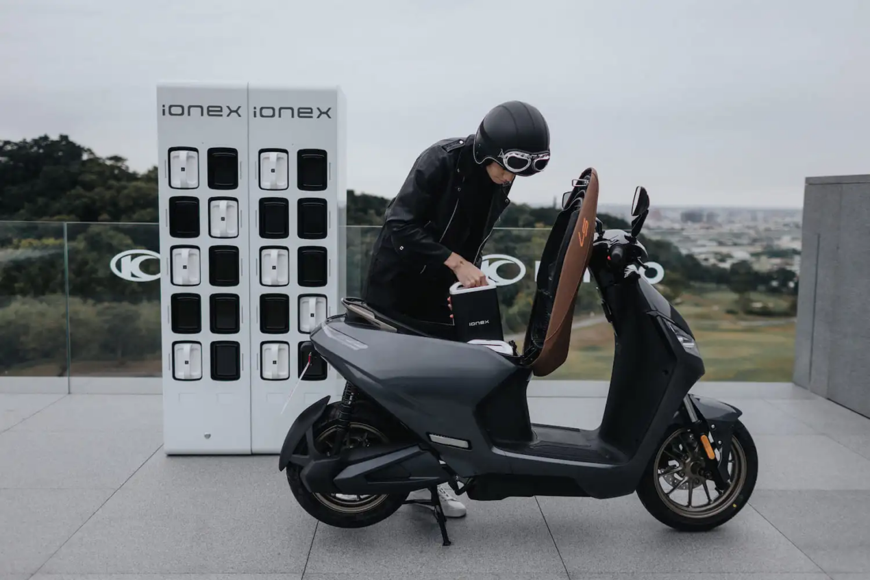 Gli scooter elettrici con batteria sostituibile arrivano in Italia con Kymco iOnex