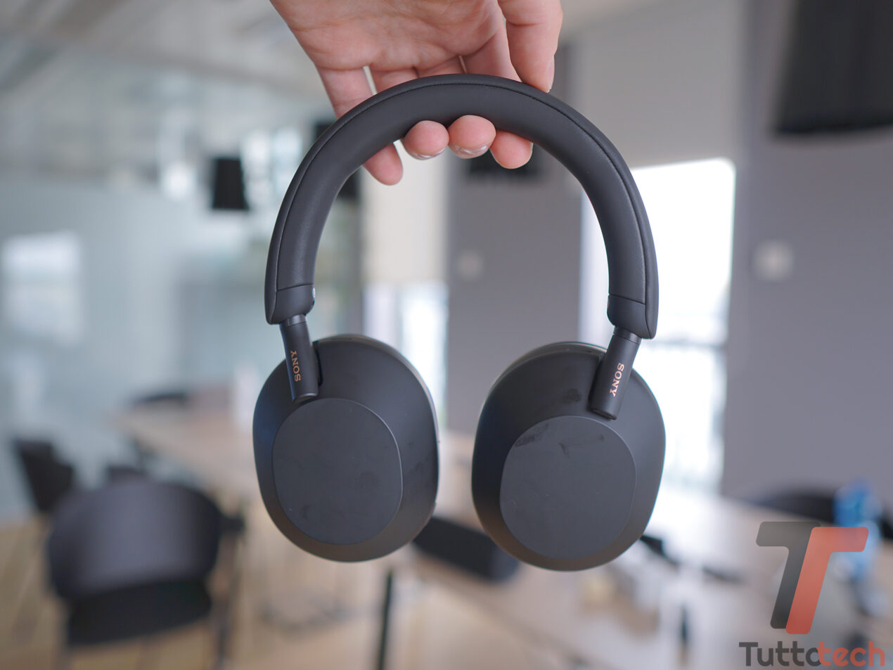 Le cuffie Sony WH-1000XM5 sono in offerta a uno dei prezzi più bassi di sempre