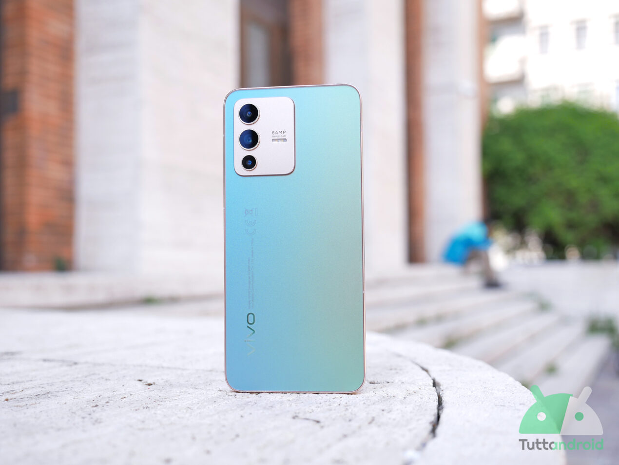 Recensione VIVO V23 5G: qualità e 4 flash frontali per selfie sempre luminosi