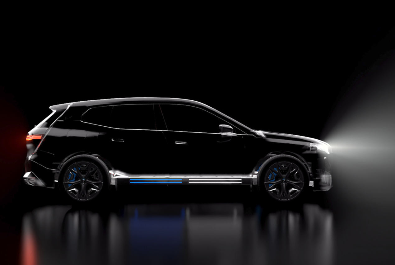 Autonomia da record per essere un SUV: BMW testa una super batteria