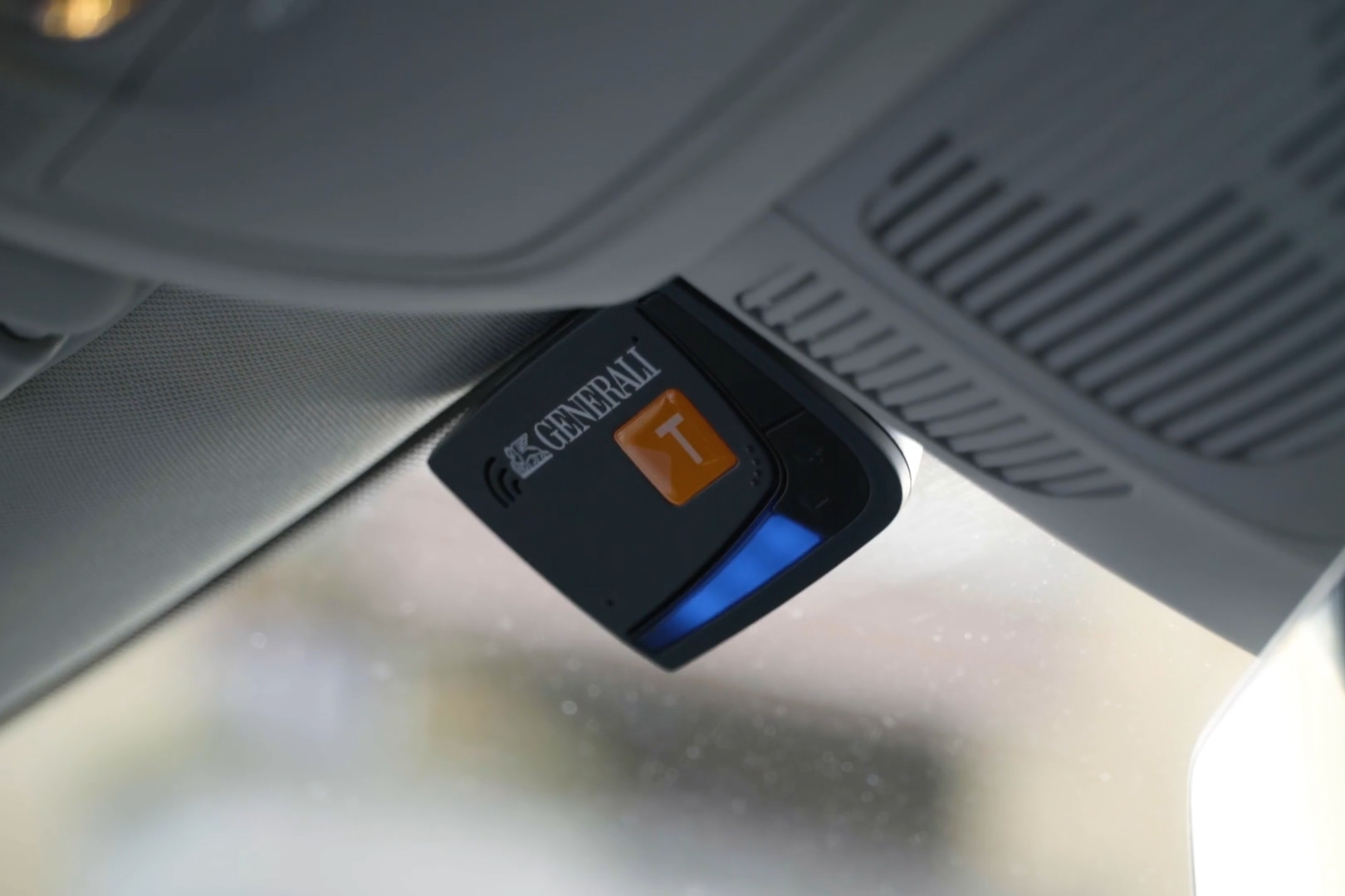 Next è il dispositivo smart che unisce i servizi Generali Italia, Generali Jeniot e Telepass in un unico posto.