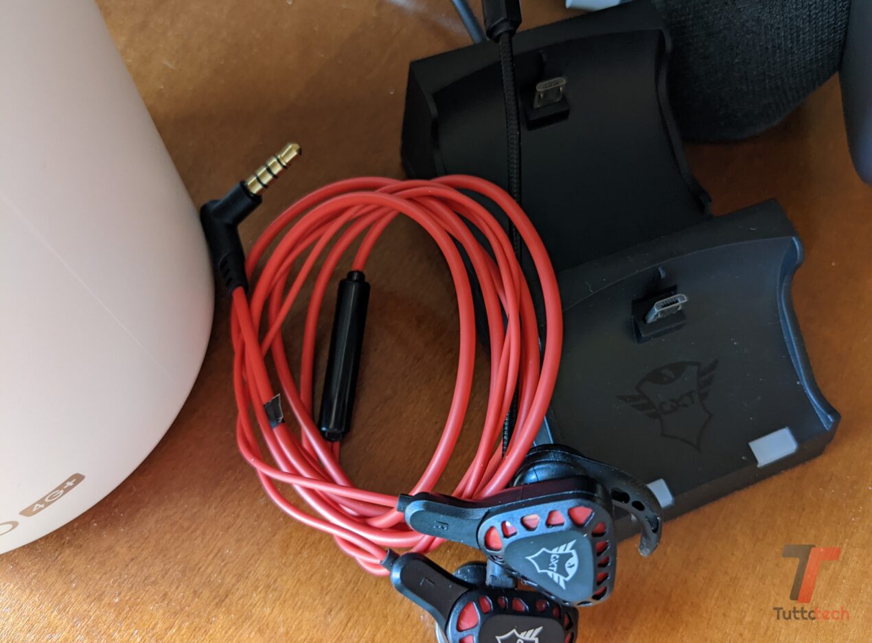 Questi due ottimi accessori di Trust sono perfetti per la PlayStation 4