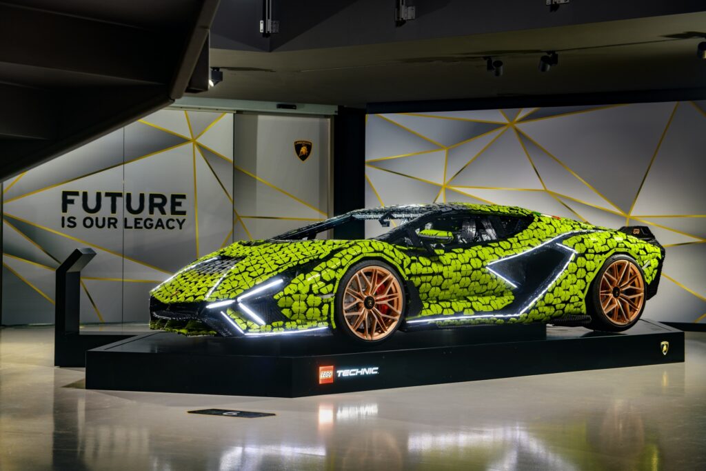 È in esposizione la Lamborghini Sián FKP37 realizzata con oltre 400.000 LEGO Technic 15