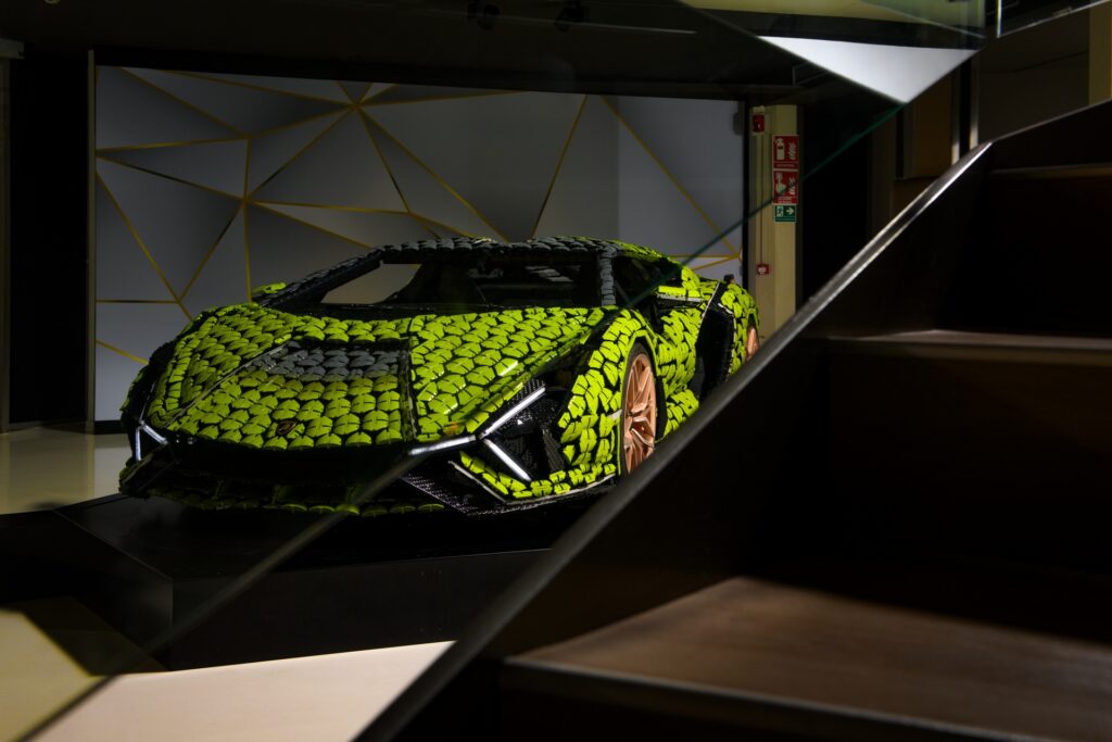 È in esposizione la Lamborghini Sián FKP37 realizzata con oltre 400.000 LEGO Technic 8
