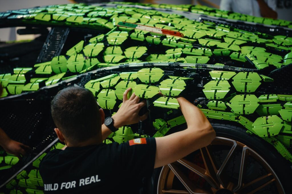 È in esposizione la Lamborghini Sián FKP37 realizzata con oltre 400.000 LEGO Technic 7