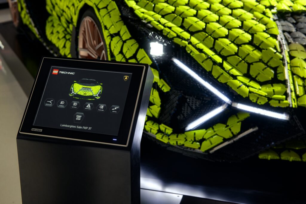 È in esposizione la Lamborghini Sián FKP37 realizzata con oltre 400.000 LEGO Technic 5