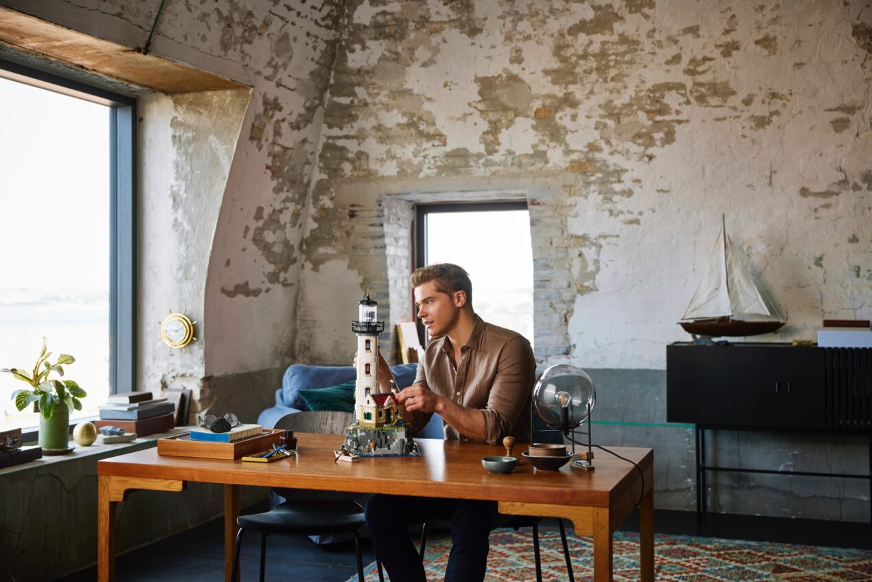 Il Gruppo LEGO svela il nuovo Faro motorizzato LEGO Ideas con elementi PowerUp