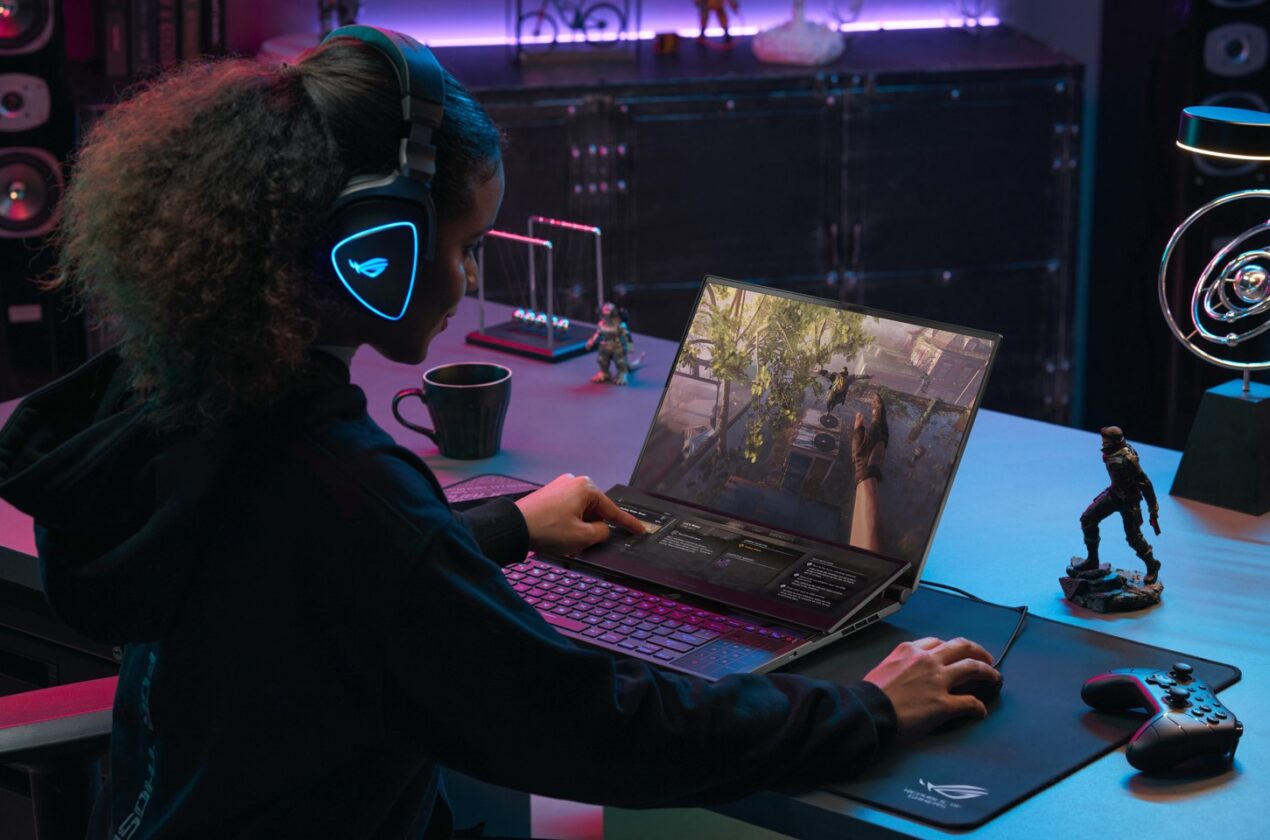 ASUS lancia ROG Zephyrus Duo 16 2022, un notebook per chi non bada a spese