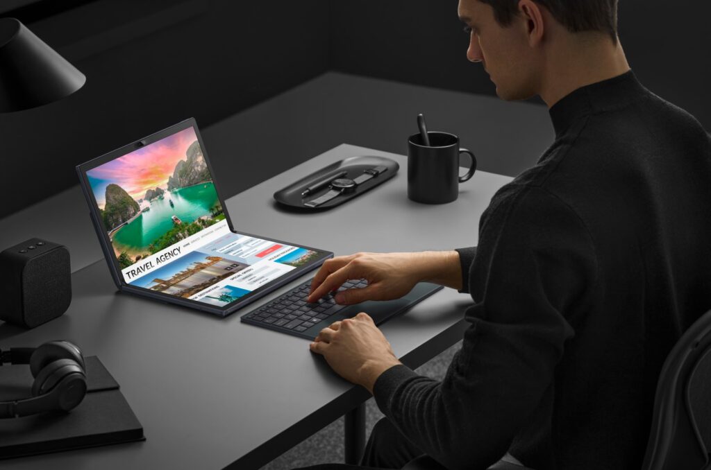 ASUS Zenbook 17 Fold OLED