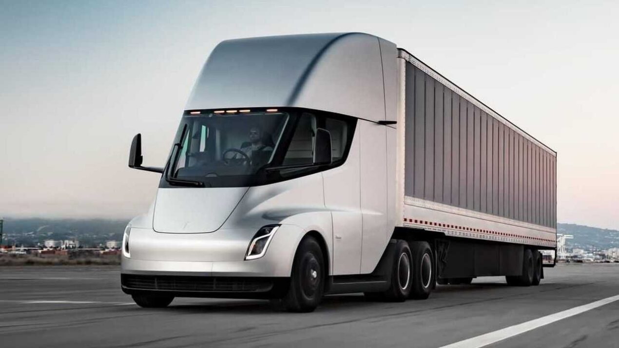 Tesla Semi: prenotazioni chiuse e specifiche confermate per il camion elettrico