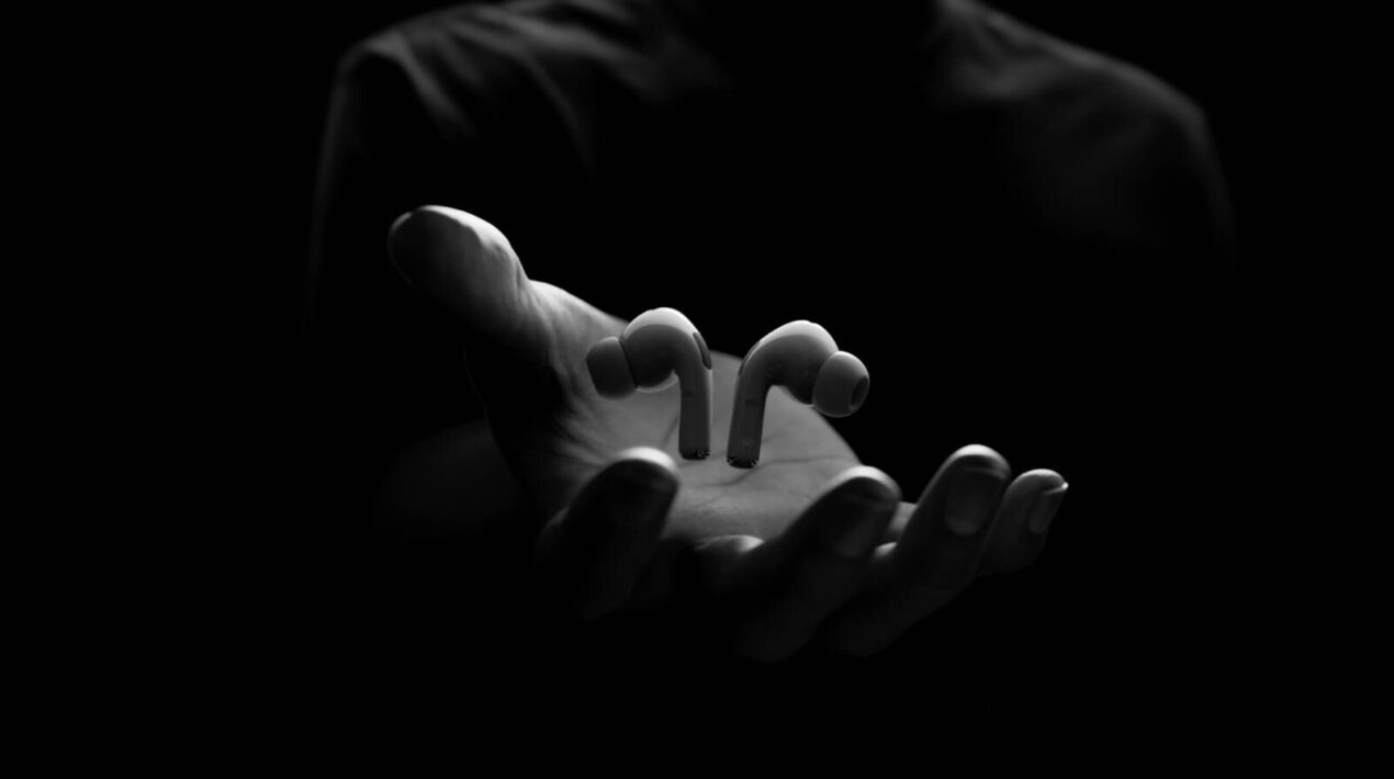 AirPods Pro 2 ufficiali: chip H2, nuovo audio spaziale e trasparenza adattiva