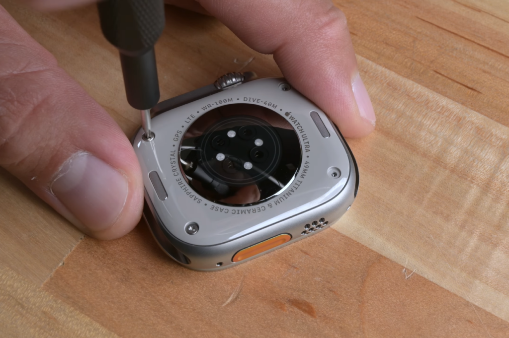 Apple Watch Ultra teardown iFixit