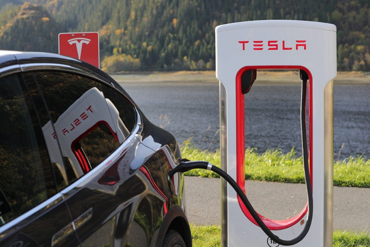 L'elettricità costa troppo? Tesla alza i prezzi in tutta Europa (e di molto)
