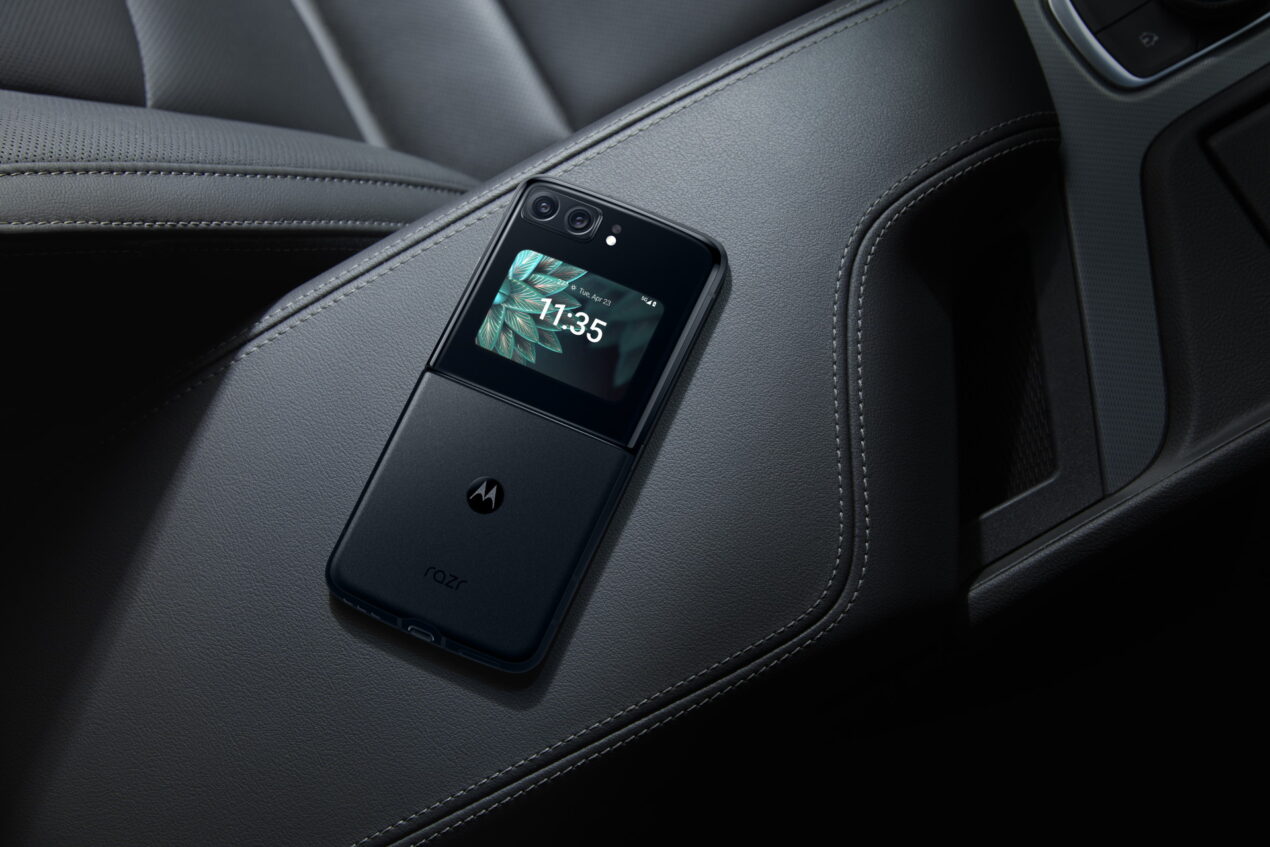 Motorola Razr 2022 arriva in Italia con tanti passi avanti, anche nel prezzo