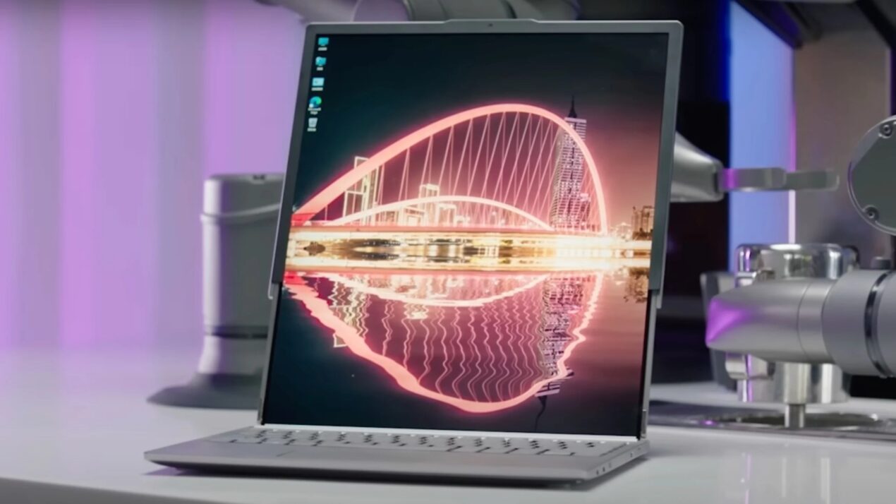 Lenovo guarda al futuro: ecco il laptop arrotolabile col display che si allunga