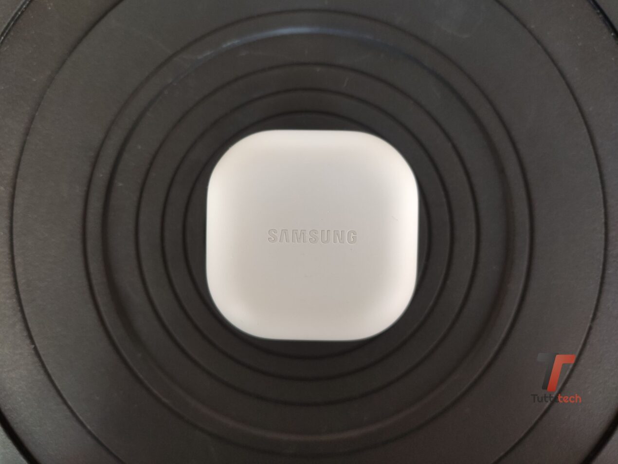 Le cuffie Samsung Galaxy Buds3 Pro si mostrano in alcune foto leak