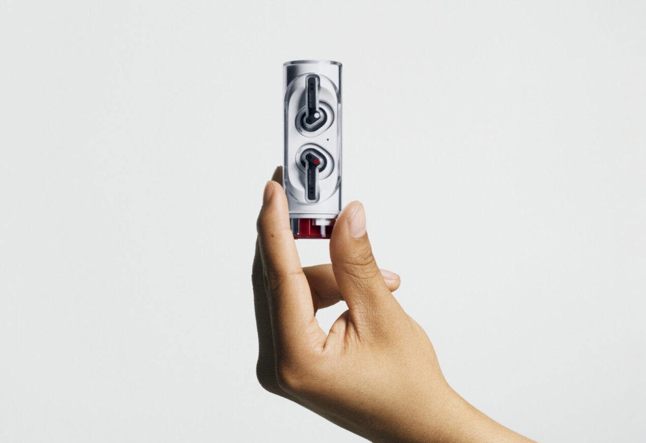 Da oggi potete acquistare le cuffie Nothing Ear (stick), in offerta per i fan