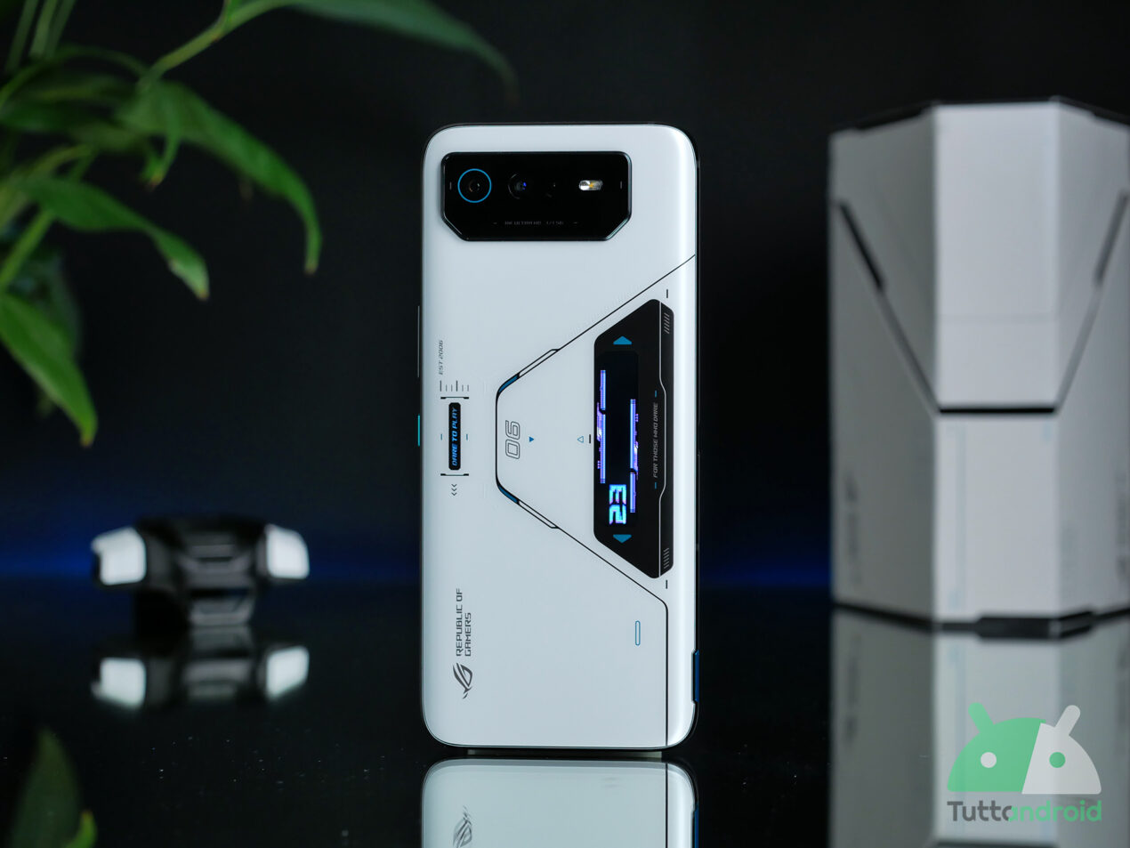 In cerca di uno smartphone da gaming? Non fatevi scappare ASUS ROG Phone 6