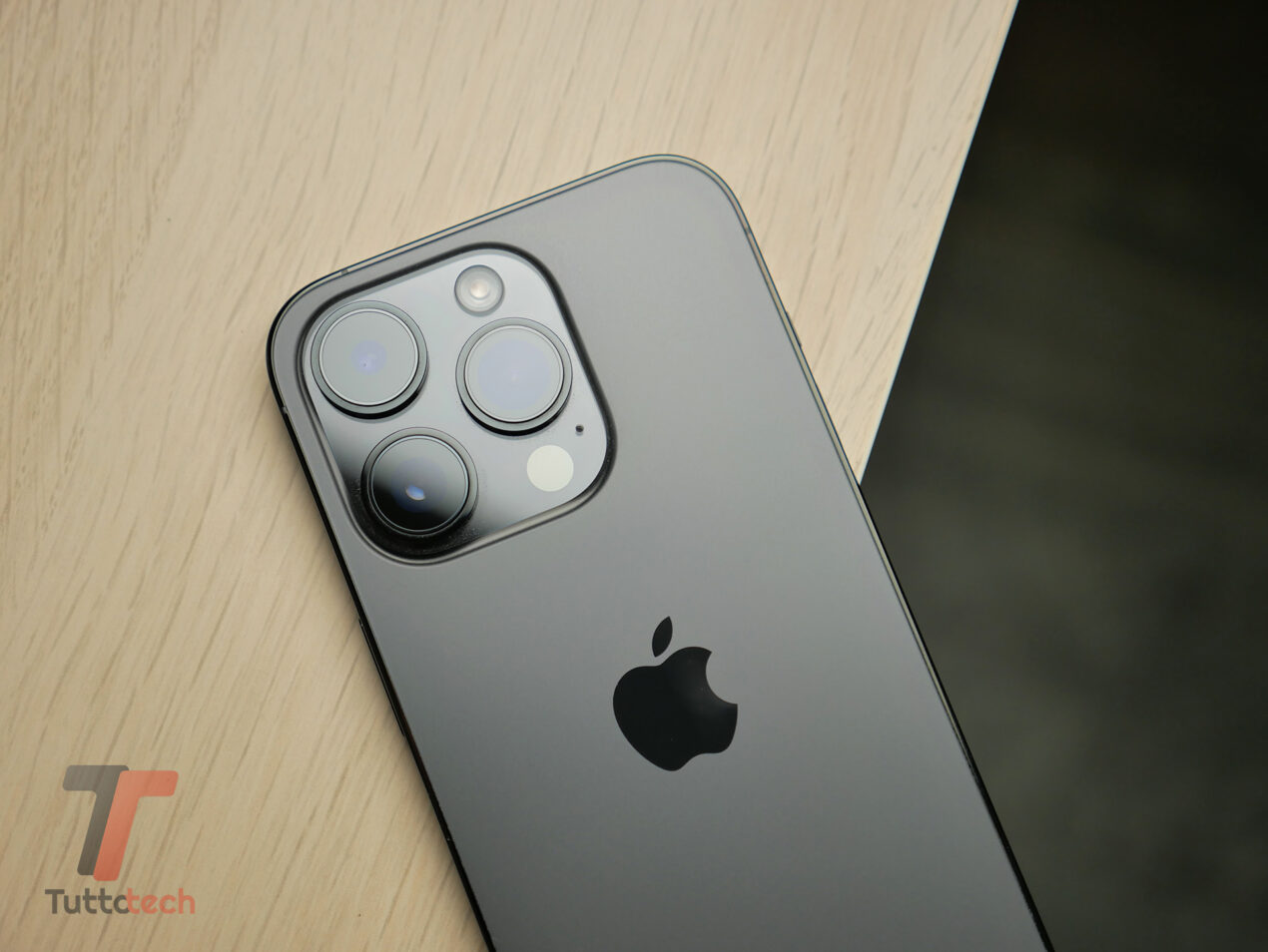 iPhone 15 Ultra con sensore da 1", fine supporto per 3 iPad: i rumor di oggi