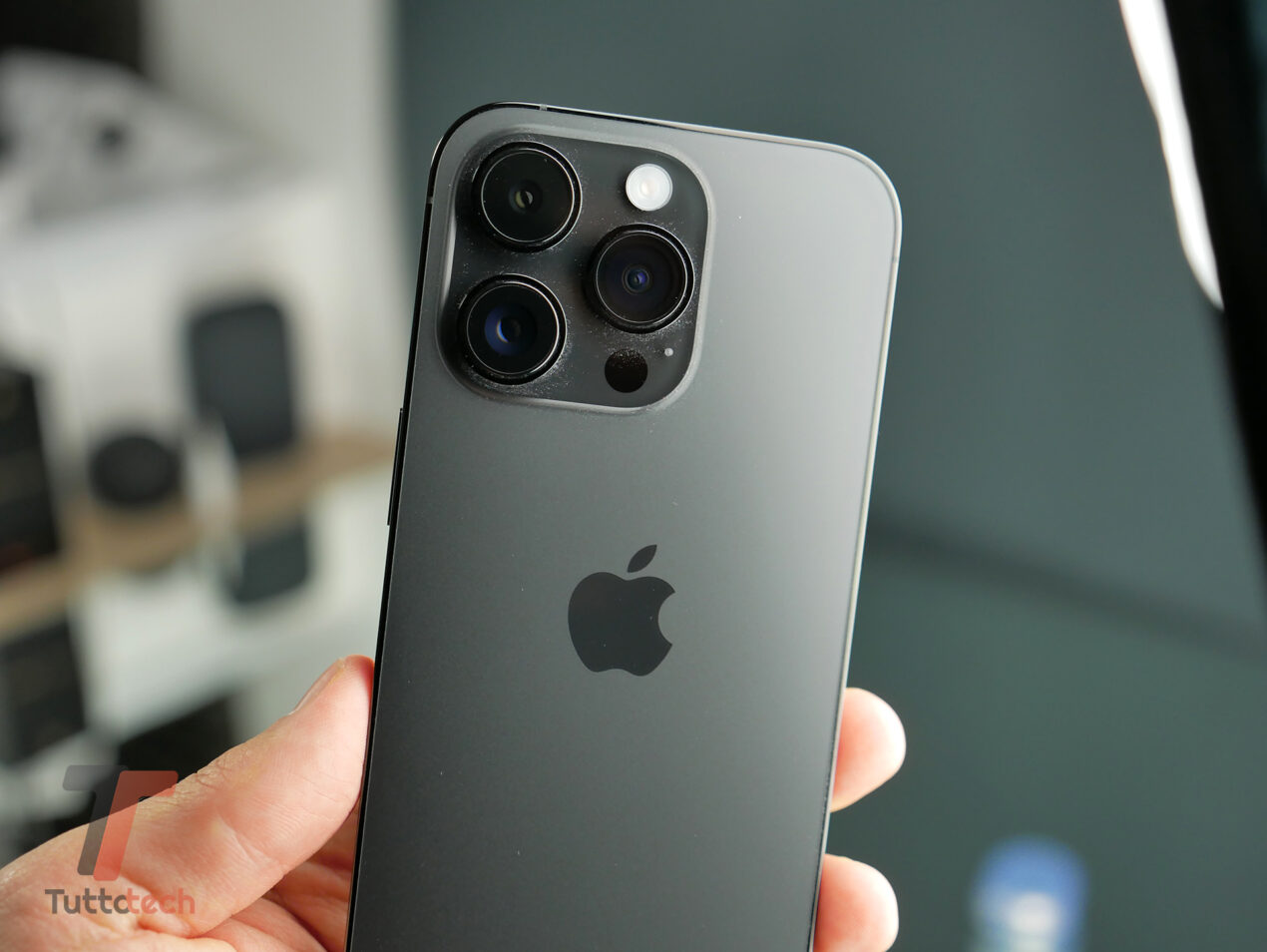 Le principali novità estetiche di iPhone 15 Pro secondo nuovi render CAD