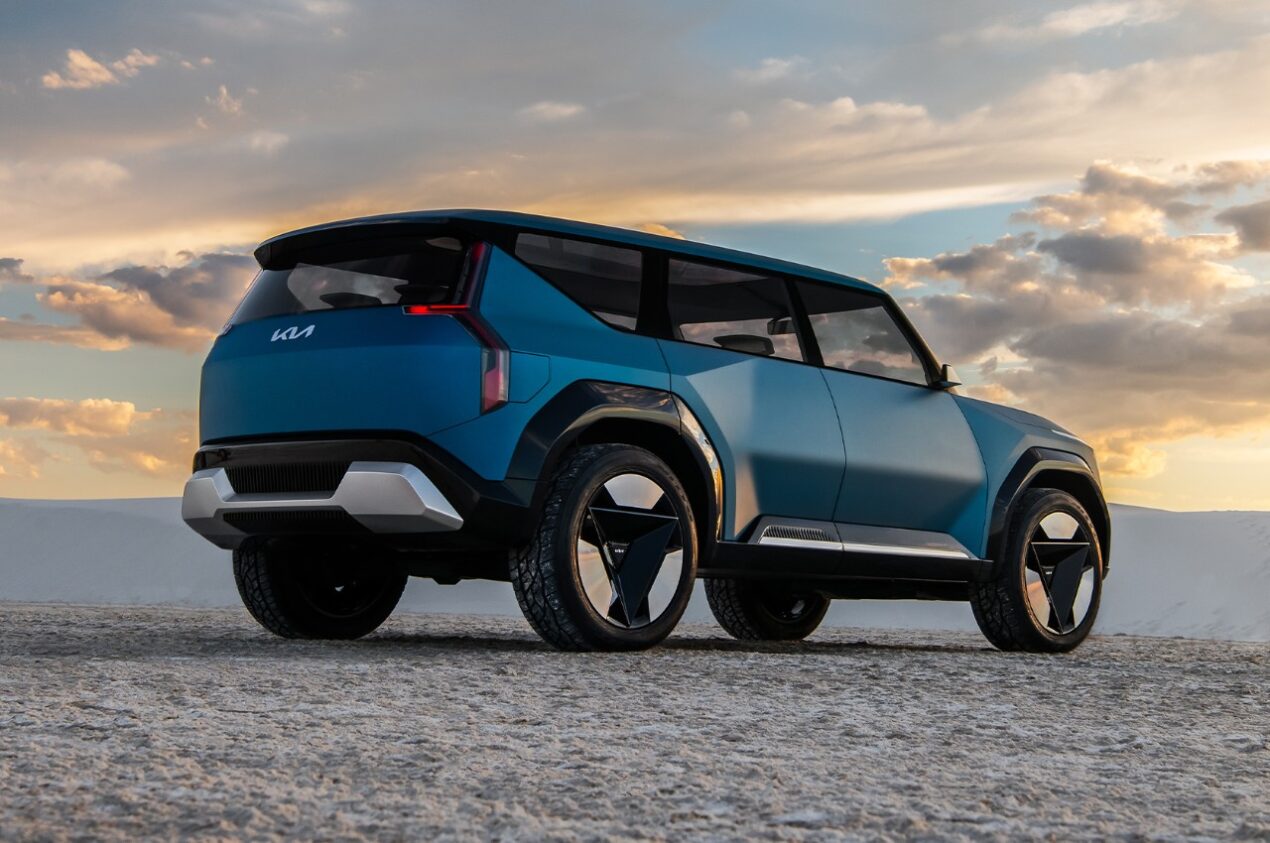 Il SUV elettrico KIA EV9 si mostra in un video ufficiale