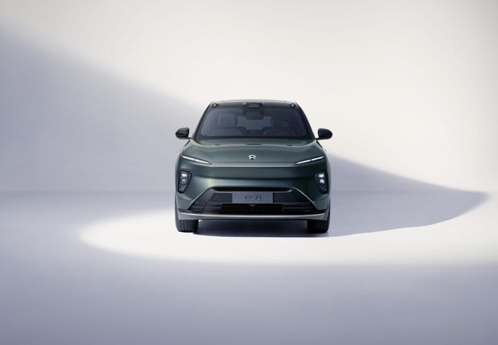 NIO ES8