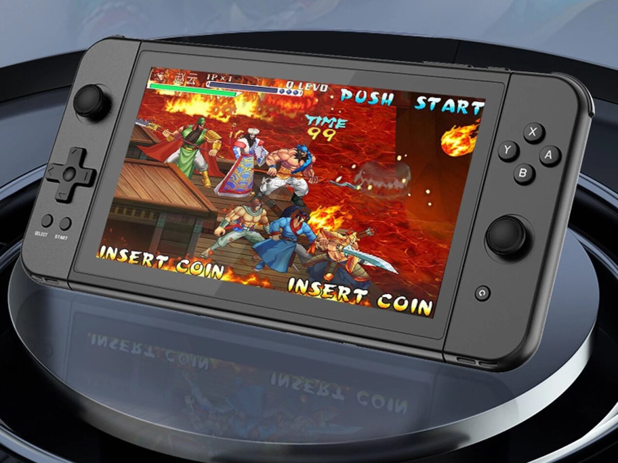 Questa console portatile è completa, con schermo da 7 pollici e costa pochissimo