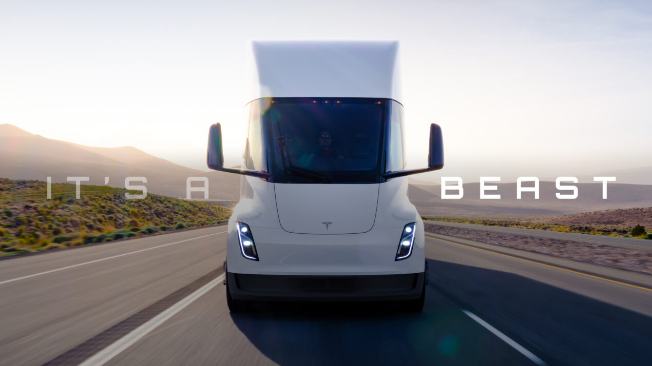 Tesla Semi mostra i muscoli su strada