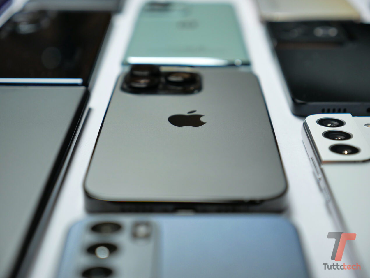 Apple pronta a dire addio alle SIM fisiche: iPhone 15 solo eSIM anche in Europa?