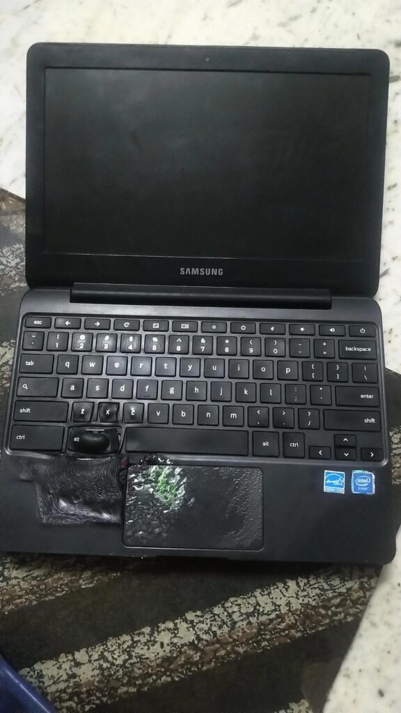 Un Chromebook di Samsung è esploso durante l'utilizzo 1