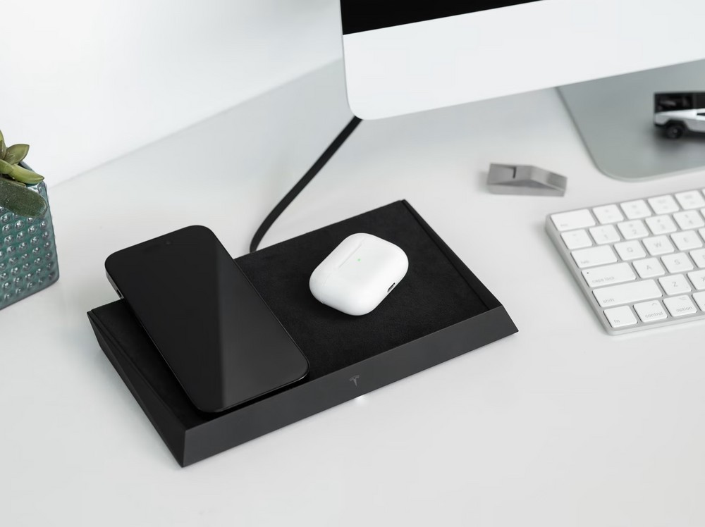 Caricabatterie wireless Tesla in funzione