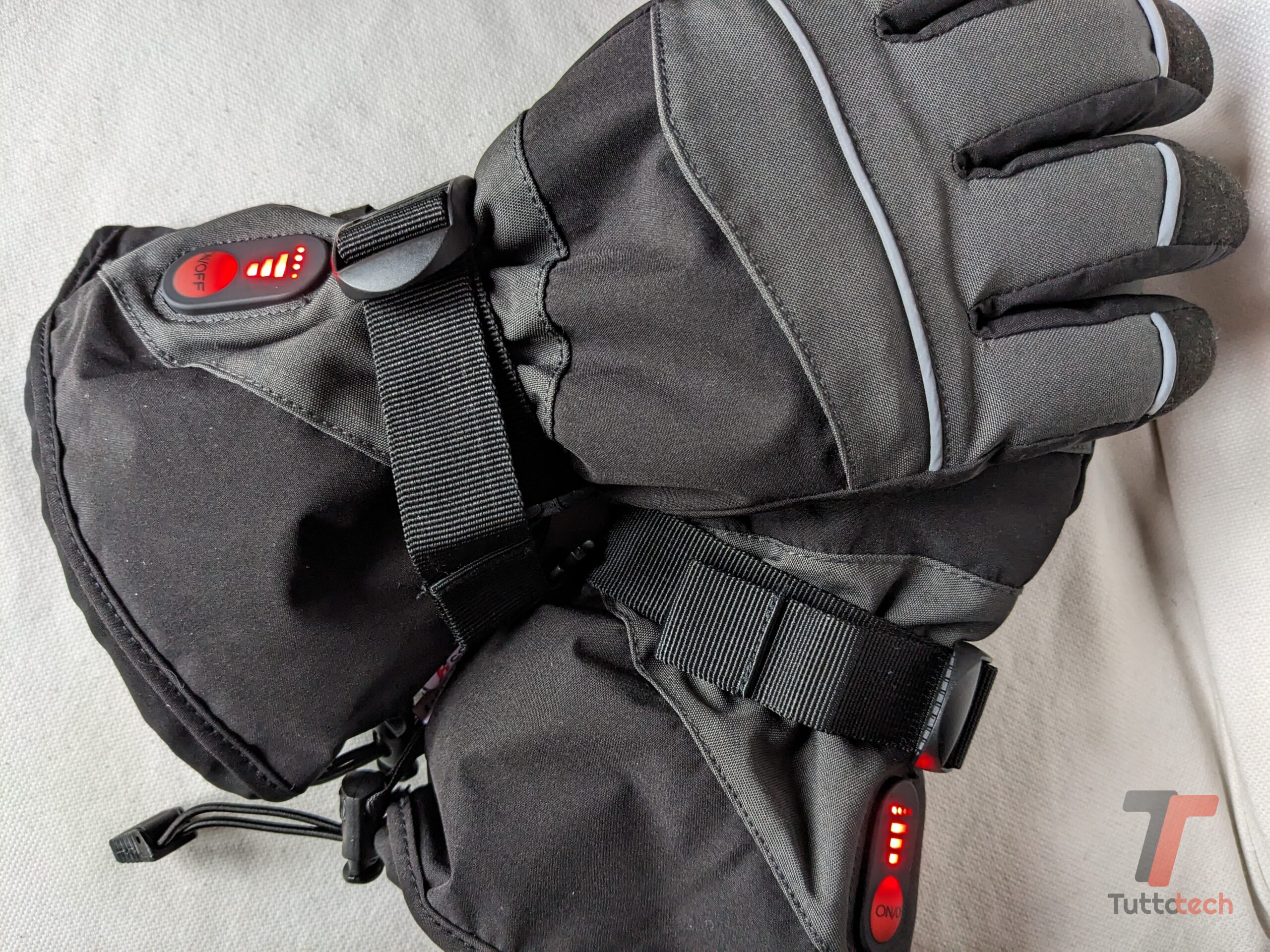 Questi guanti riscaldati di Hcalory sono l'ideale per combattere il freddo:  la prova