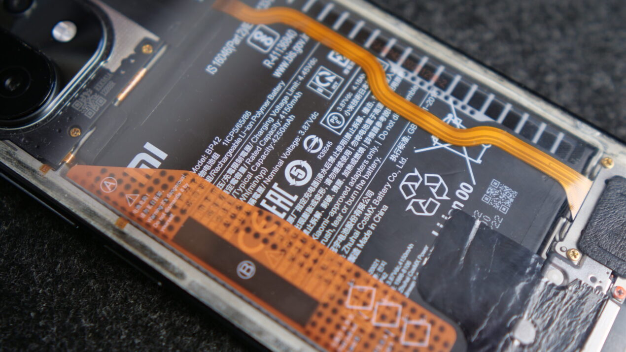 Se tornassero davvero le batterie rimovibili sugli smartphone? I vantaggi e i problemi da affrontare