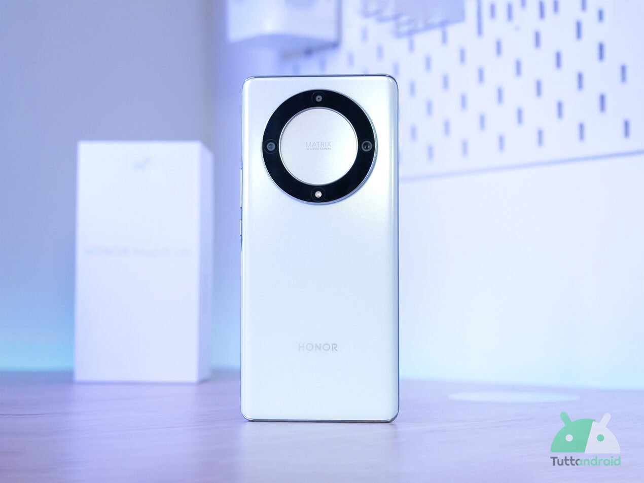 Recensione HONOR Magic5 Lite: bello, leggero e con una super batteria