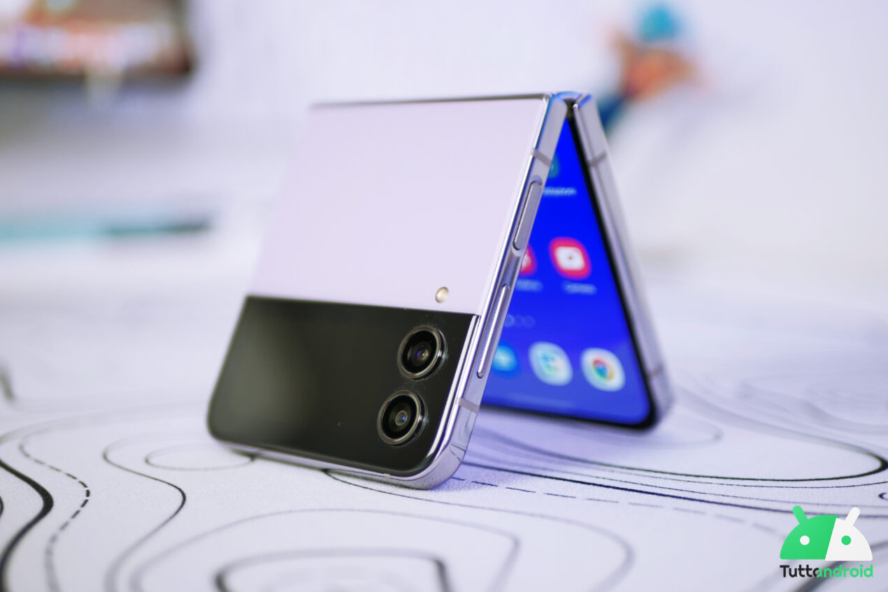 Le vendite di smartphone pieghevoli diminuiscono per la prima volta in assoluto