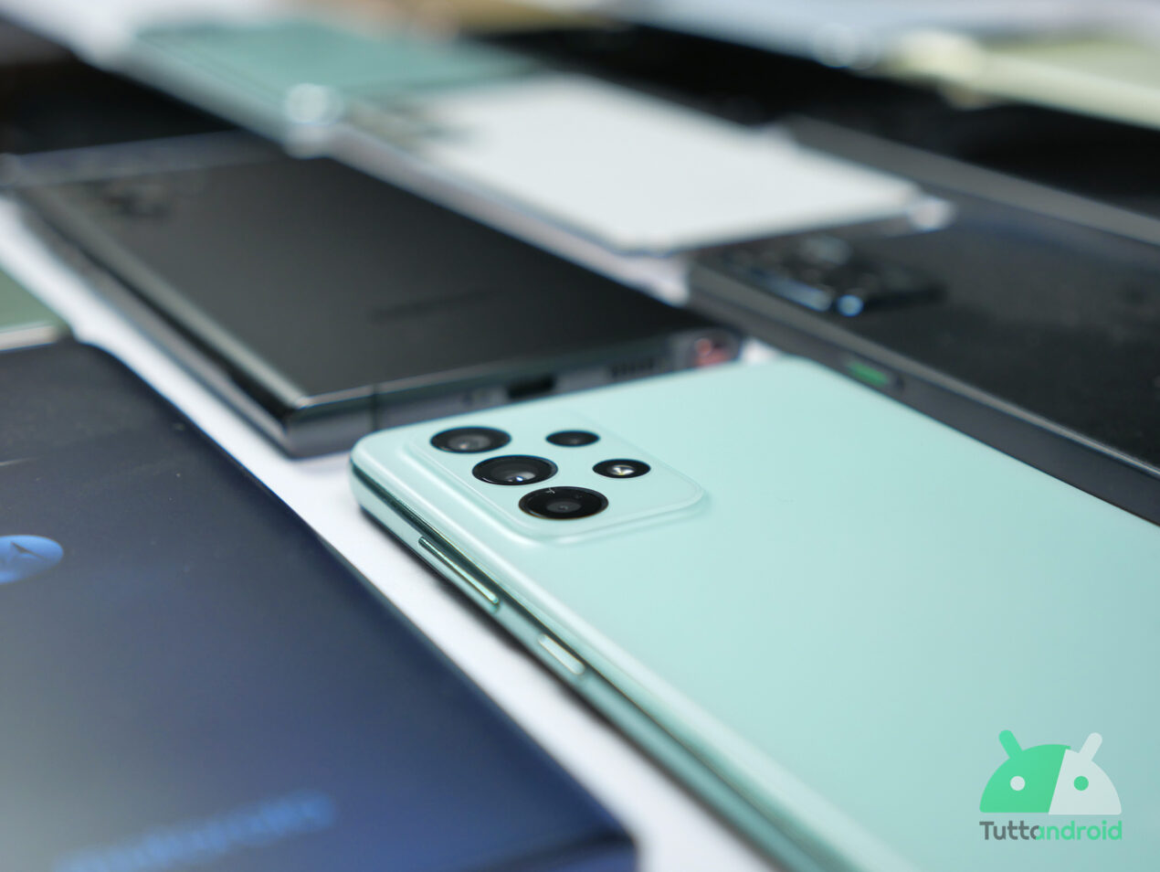 Mercato smartphone: Samsung raggiunge Apple e attende il boom dei pieghevoli