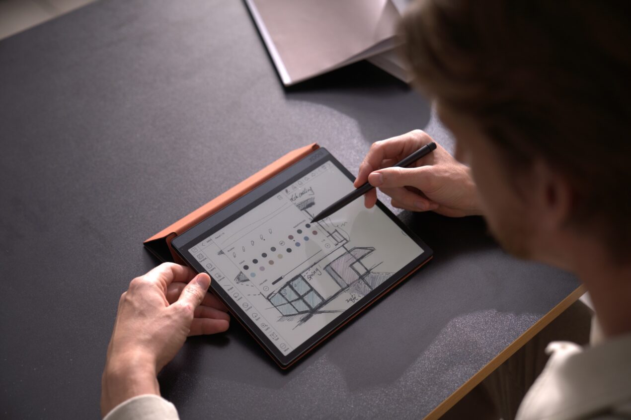 ONYX BOOX lancia Tab Ultra C, il primo con schermo ePaper a colori