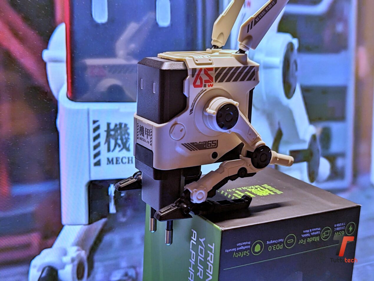 Recensione GravaStar Alpha 65, il carica batterie venuto dal futuro