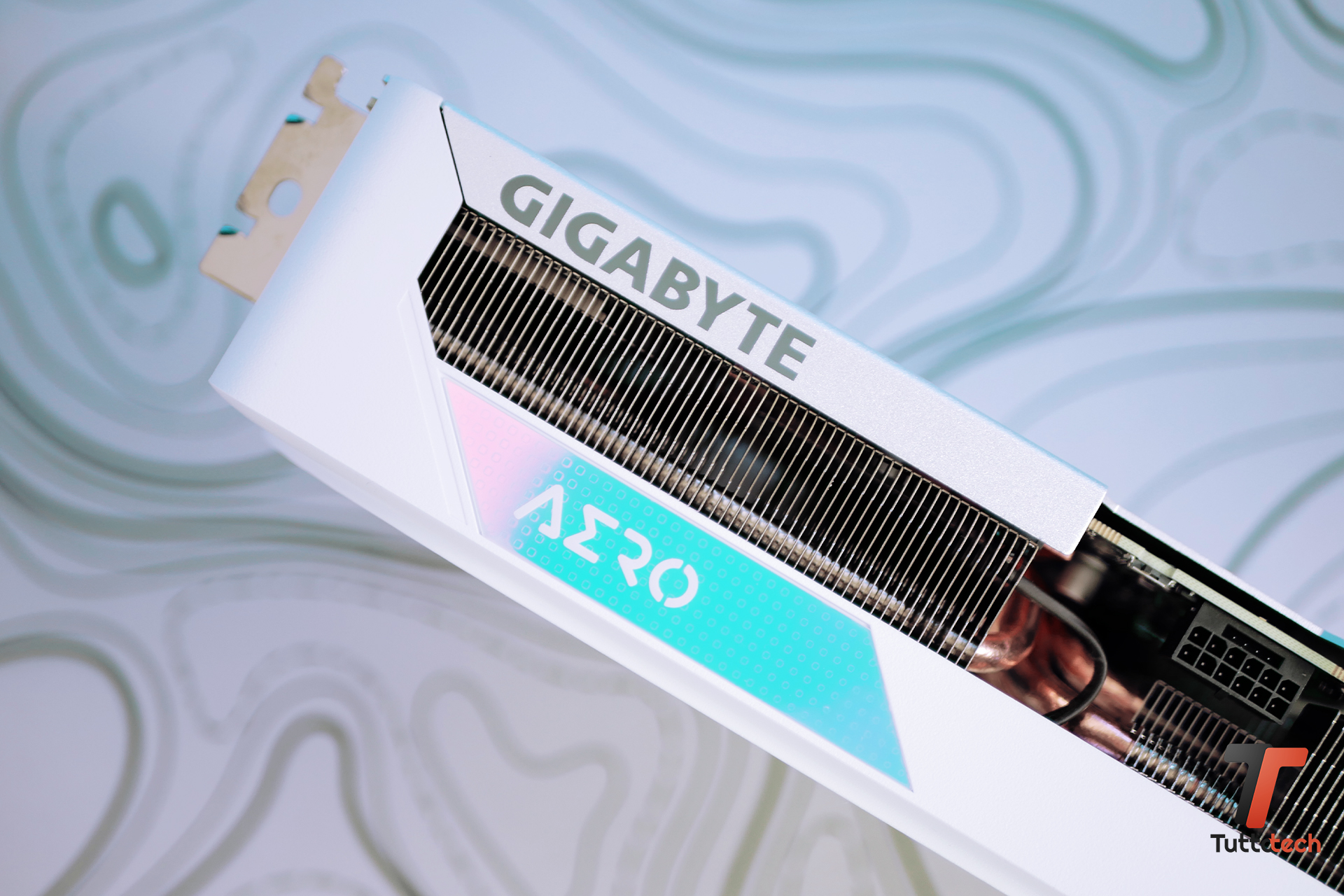 gigabyte aero oc rtx 4070 design