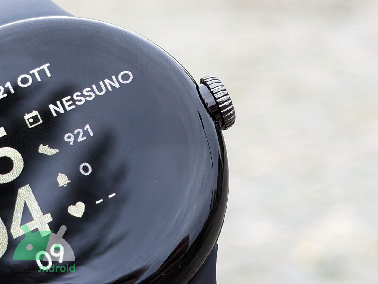 Problemi con la scocca posteriore di Google Pixel Watch, che nel frattempo riceve le patch di aprile