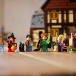 Sprigionate la magia con LEGO Ideas Disney Hocus Pocus: Il cottage delle sorelle Sanderson 3