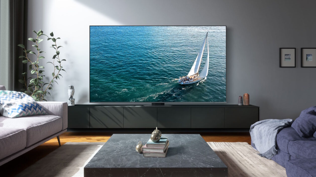 Samsung esagera e lancia in Italia l'enorme TV QLED Q80C da 98 pollici