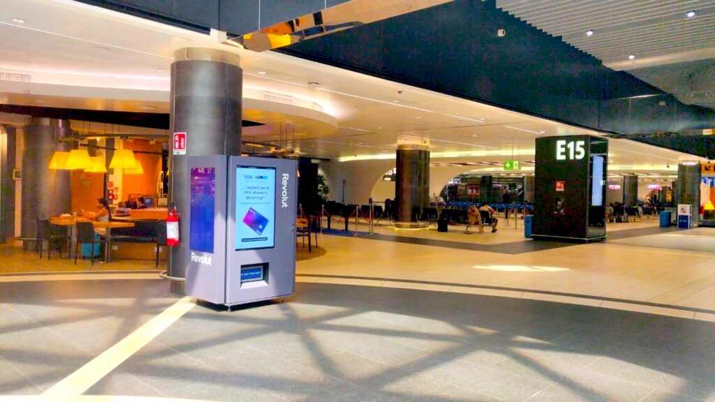 Revolut e Visa regalano delle carte di debito per le vacanze