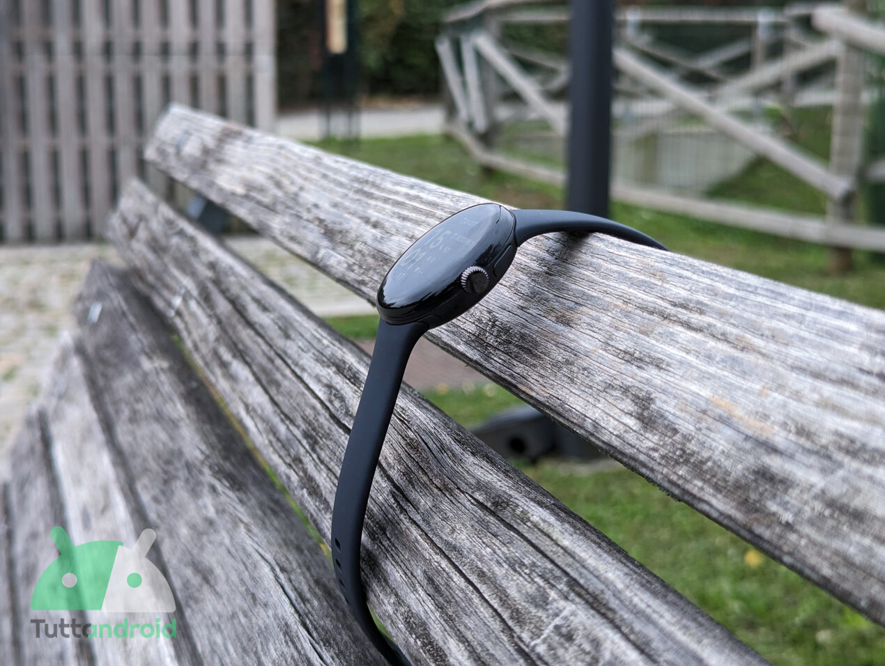 Google potrebbe sposare l'alluminio per Pixel Watch 2; Fitbit prepara il "Coach"