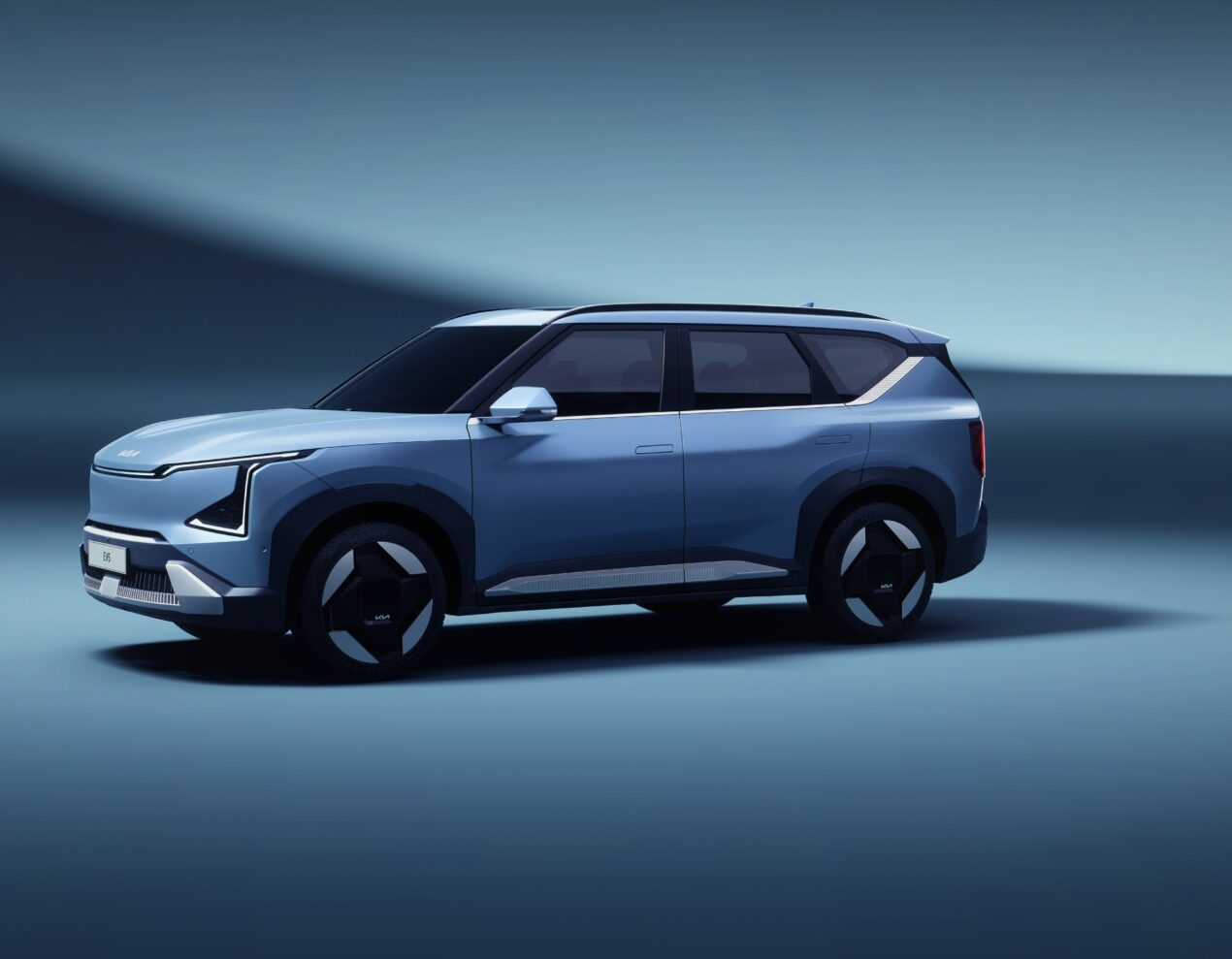 Kia svela EV5, un nuovo SUV elettrico dal design muscoloso