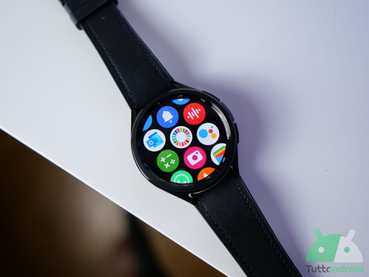 Recensione Samsung Galaxy Watch6 Classic: smartwatch coi fiocchi ma niente miracoli sull'autonomia